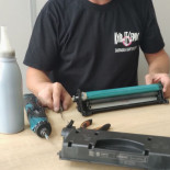 Почему заправка картриджей требует аккуратности